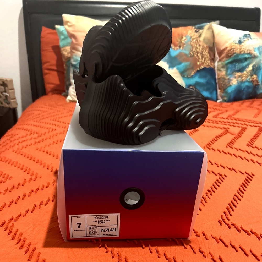 Chris Brown Auracles Womens Size 7